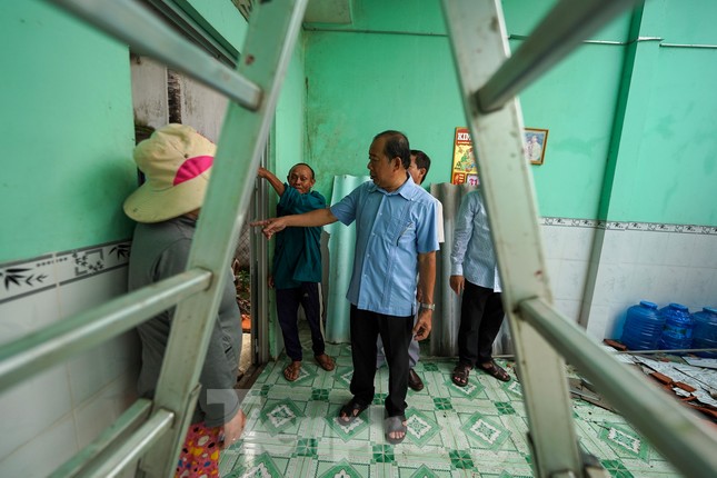 Người dân Long An trải qua một đêm kinh hoàng vì lốc xoáy - Ảnh 8.