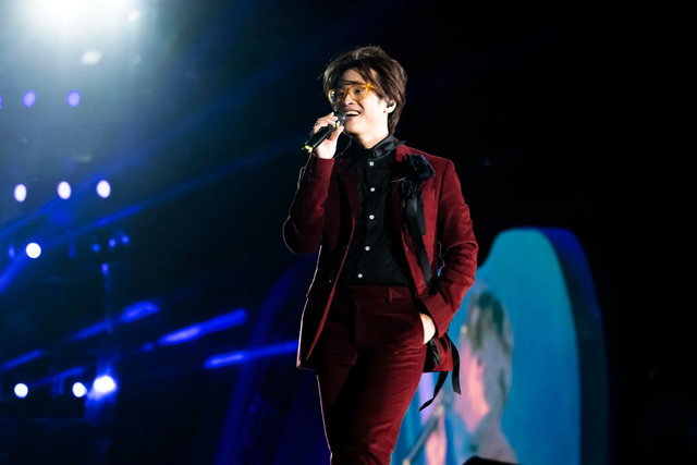 Live concert sống lại: Nghệ sĩ d&aacute;m chơi lớn, kh&aacute;n giả d&aacute;m chịu chi - Ảnh 1.