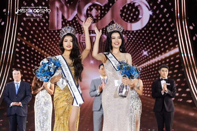 CEO Bảo Hoàng lộ biểu cảm thẫn thờ, bị netizen công kích khi Xuân Hạnh đăng quang Hoa hậu Hoàn vũ Việt Nam - Ảnh 8.