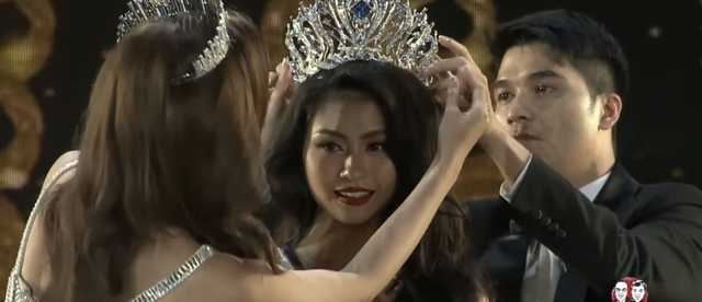 CEO Bảo Hoàng lộ biểu cảm thẫn thờ, bị netizen công kích khi Xuân Hạnh đăng quang Hoa hậu Hoàn vũ Việt Nam - Ảnh 6.