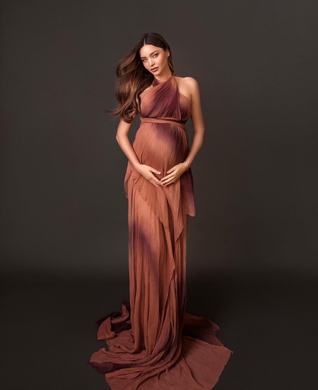 Mang thai lần 4, nhan sắc Miranda Kerr vẫn g&acirc;y b&atilde;o xứ H&agrave;n chỉ qua 5 gi&acirc;y khoe bụng bầu - Ảnh 5.