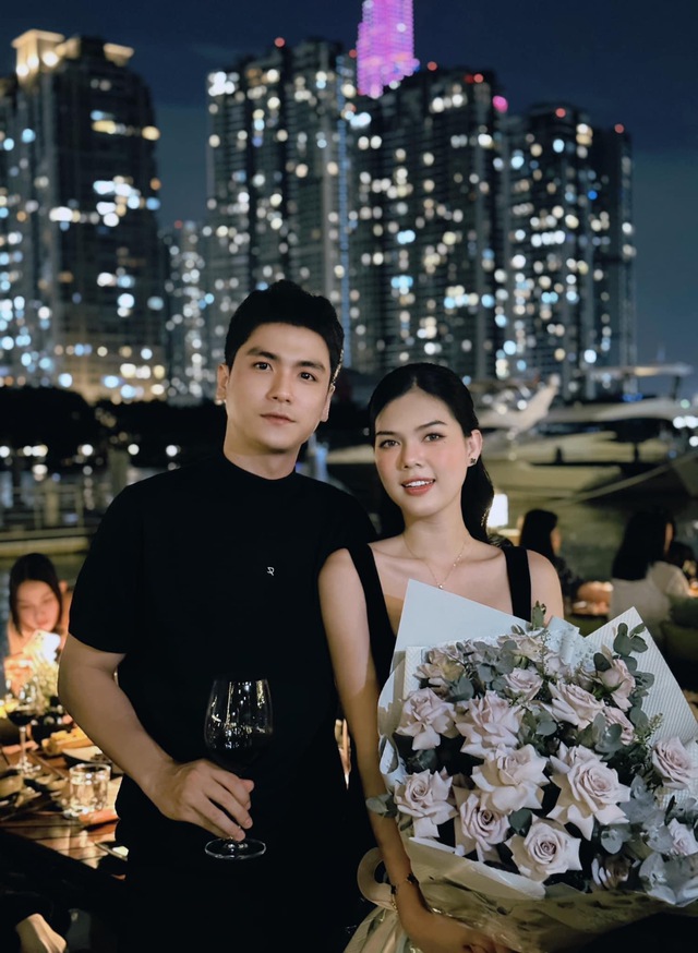 Sau 2 năm chia tay, Ngọc Trinh công khai tình tứ bên bạn trai ngay trước thềm năm mới - Ảnh 4.