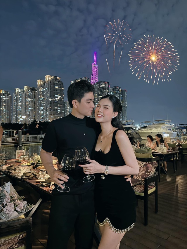 Sau 2 năm chia tay, Ngọc Trinh công khai tình tứ bên bạn trai ngay trước thềm năm mới - Ảnh 2.
