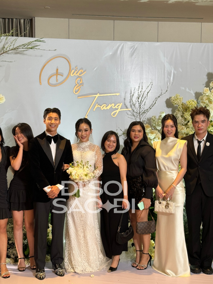 Đám cưới Tôn Kinh Lâm: Không gian phủ kín hoa tươi, Ninh Dương Lan Ngọc và dàn khách mời nổi tiếng tham dự - Ảnh 8.