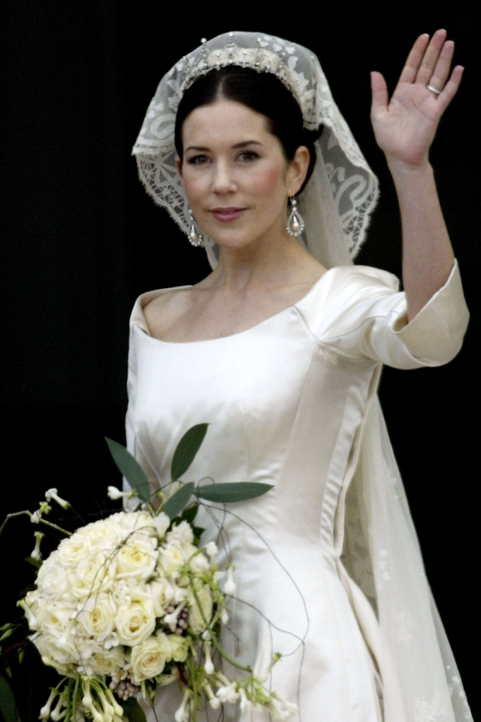 Cận cảnh những chiếc vương miện lấp lánh kim cương của Vương hậu tương lai Đan Mạch: Đẹp tinh xảo, giá trị và ý nghĩa vô cùng