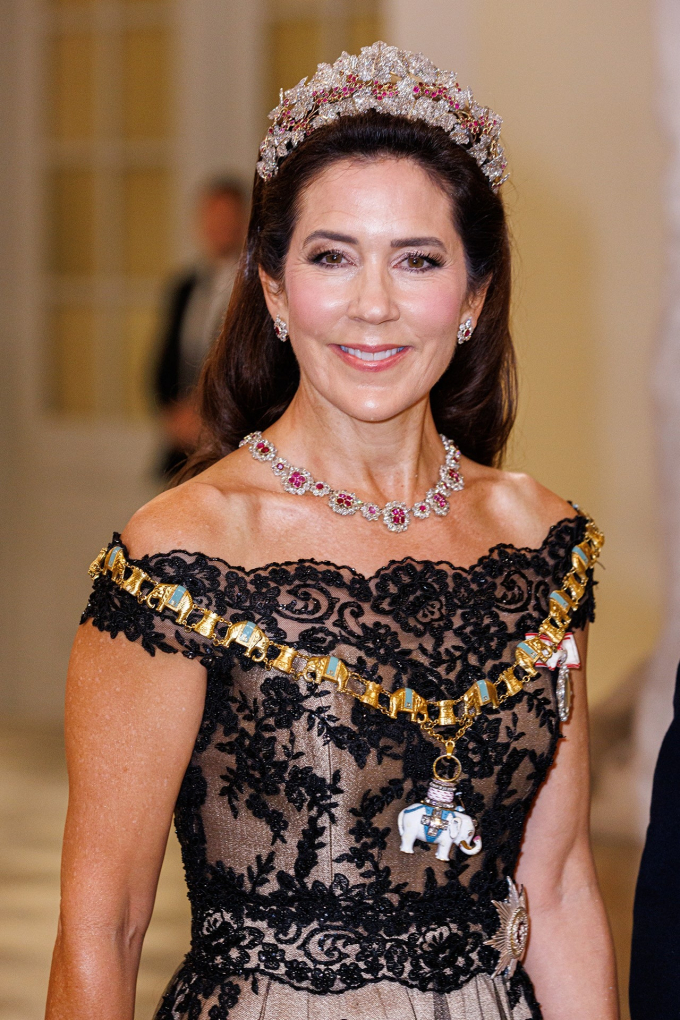 Cận cảnh vương miện kim cương lấp lánh của Nữ hoàng Đan Mạch tương lai: Vẻ đẹp tinh tế, vô cùng giá trị và ý nghĩa