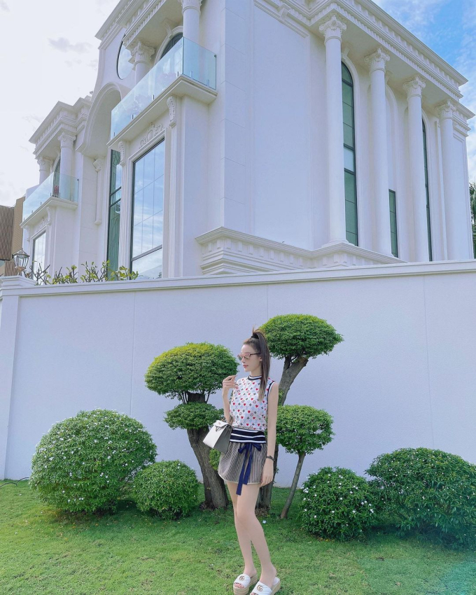 Cuộc sống làm dâu hào môn của Huyền Baby: Sống trong biệt thự 1.000 m2, áp lực điều này khi kết hôn - Ảnh 6. Cuộc sống làm dâu hào môn của Huyền Baby: Sống trong biệt thự 1.000 m2, áp lực điều này khi kết hôn - Ảnh 6.