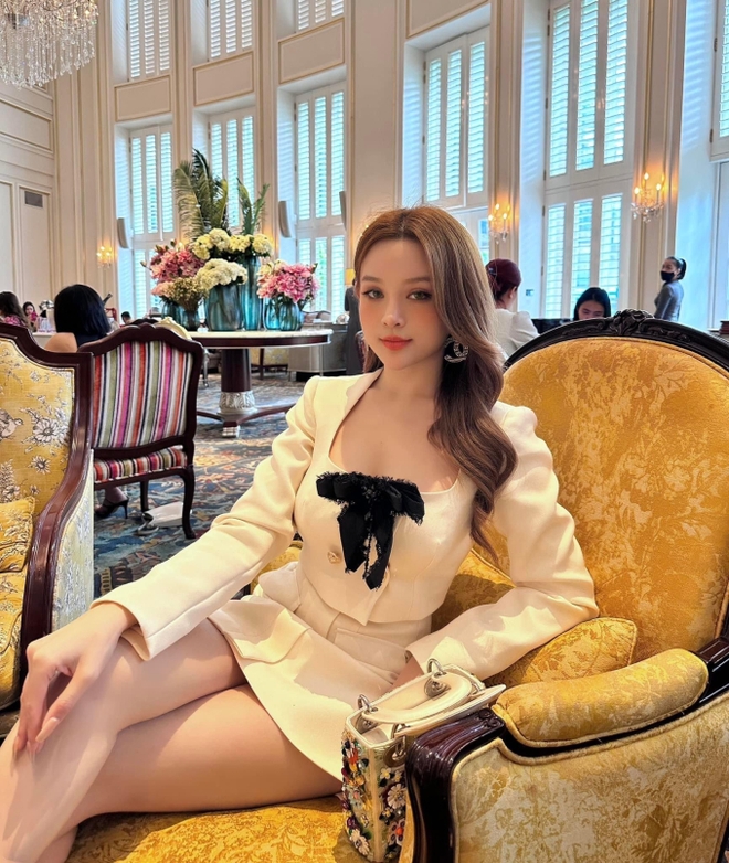 Cuộc sống làm dâu hào môn của Huyền Baby: Sống trong biệt thự 1.000 m2, áp lực điều này khi kết hôn - Ảnh 15. Cuộc sống làm dâu hào môn của Huyền Baby: Sống trong biệt thự 1.000 m2, áp lực điều này khi kết hôn - Ảnh 15.