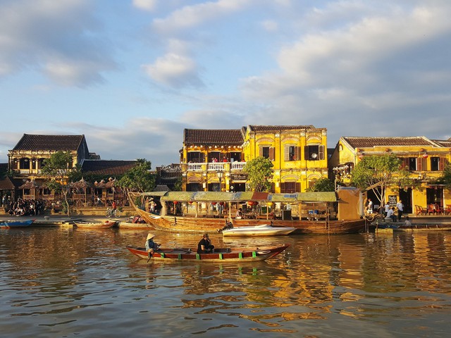 Hà Nội và Hội An lọt top những địa điểm du lịch hàng đầu thế giới trong năm 2024 - Ảnh 2.