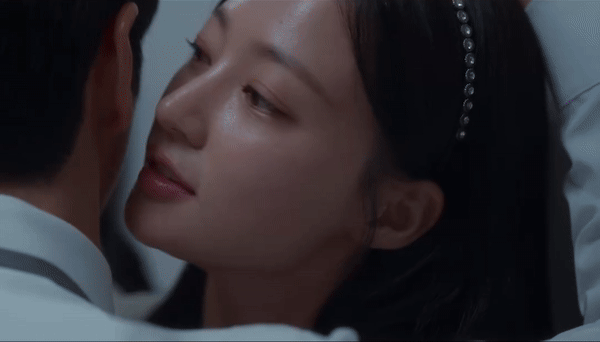 Cô Đi Mà Lấy Chồng Tôi: Vì sao hàng triệu người cùng bị cuốn theo màn trả thù chồng ngoại tình với bạn thân? - Ảnh 2.