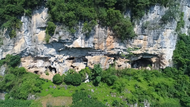 Hang động trong núi ở nơi cách Hà Nội hơn 100km, du khách nhận xét tới đây ngỡ như đi xuống địa ngục - Ảnh 4.