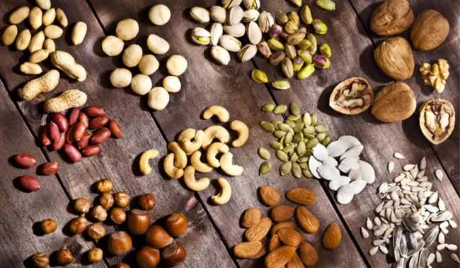 Bác sĩ chỉ ra 4 lưu ý khi ăn các loại hạt quen thuộc ngày Tết để không bị tăng cân, khó chịu đường tiêu hóa - Ảnh 1.