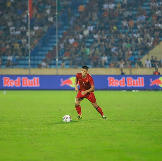 Profile 26 cầu thủ ĐT Việt Nam tham dự Asian Cup: Cầu thủ cao 1m92 l&agrave; ai? - Ảnh 7.
