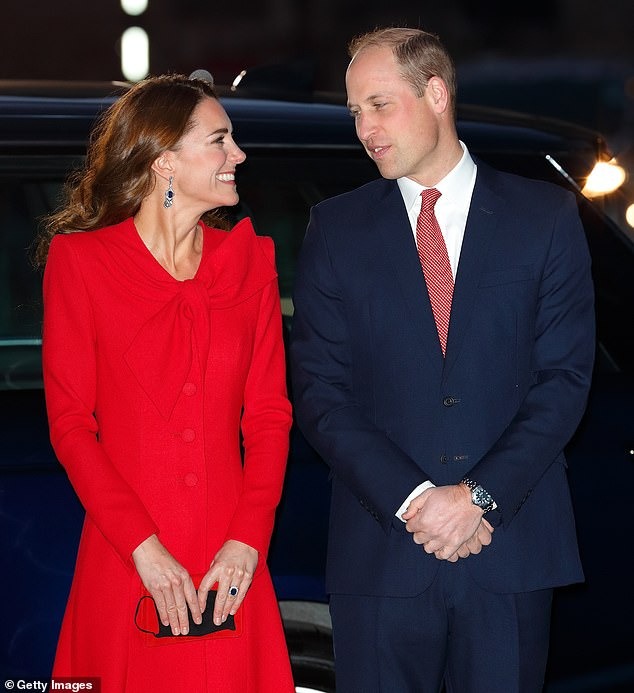 Những bức ảnh hơn vạn lời nói cho thấy tình yêu thương của William dành cho Kate, sự dịu dàng không từ nào tả hết - Ảnh 8.