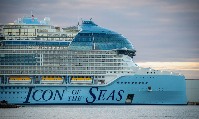 Tàu du lịch lớn nhất thế giới Icon of the Seas sắp ra khơi lần đầu tiên