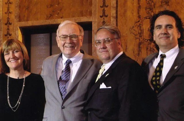 Con trai &uacute;t của nh&agrave; đầu tư chứng kho&aacute;n Warren Buffett: Được cha dạy 4 ĐIỀU qu&yacute; b&aacute;u, gi&uacute;p đường đời rộng mở - Ảnh 3.