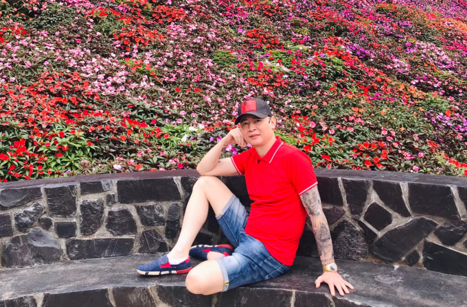 Cuộc sống vi&ecirc;n m&atilde;n của diễn vi&ecirc;n T&ugrave;ng Dương b&ecirc;n vợ 4 d&ugrave; x&aacute;c định kh&ocirc;ng sinh con - Ảnh 1.