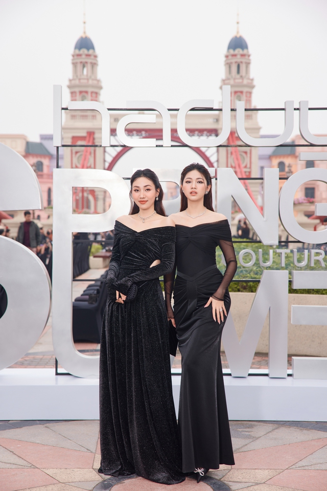 Đỗ Mỹ Linh khoe vóc dáng quyến rũ hậu sinh nở, đọ sắc cùng chị đẹp Quỳnh Nga tại show của NTK Hà Duy - Ảnh 9.