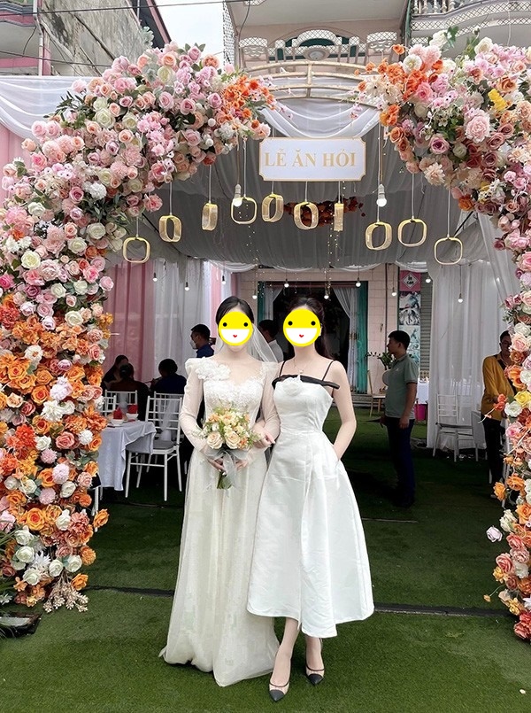 Vụ bạn thân 10 năm mặc váy trắng dự đám cưới bị cô dâu đuổi về gây bàn tán mạng xã hội - Ảnh 2.