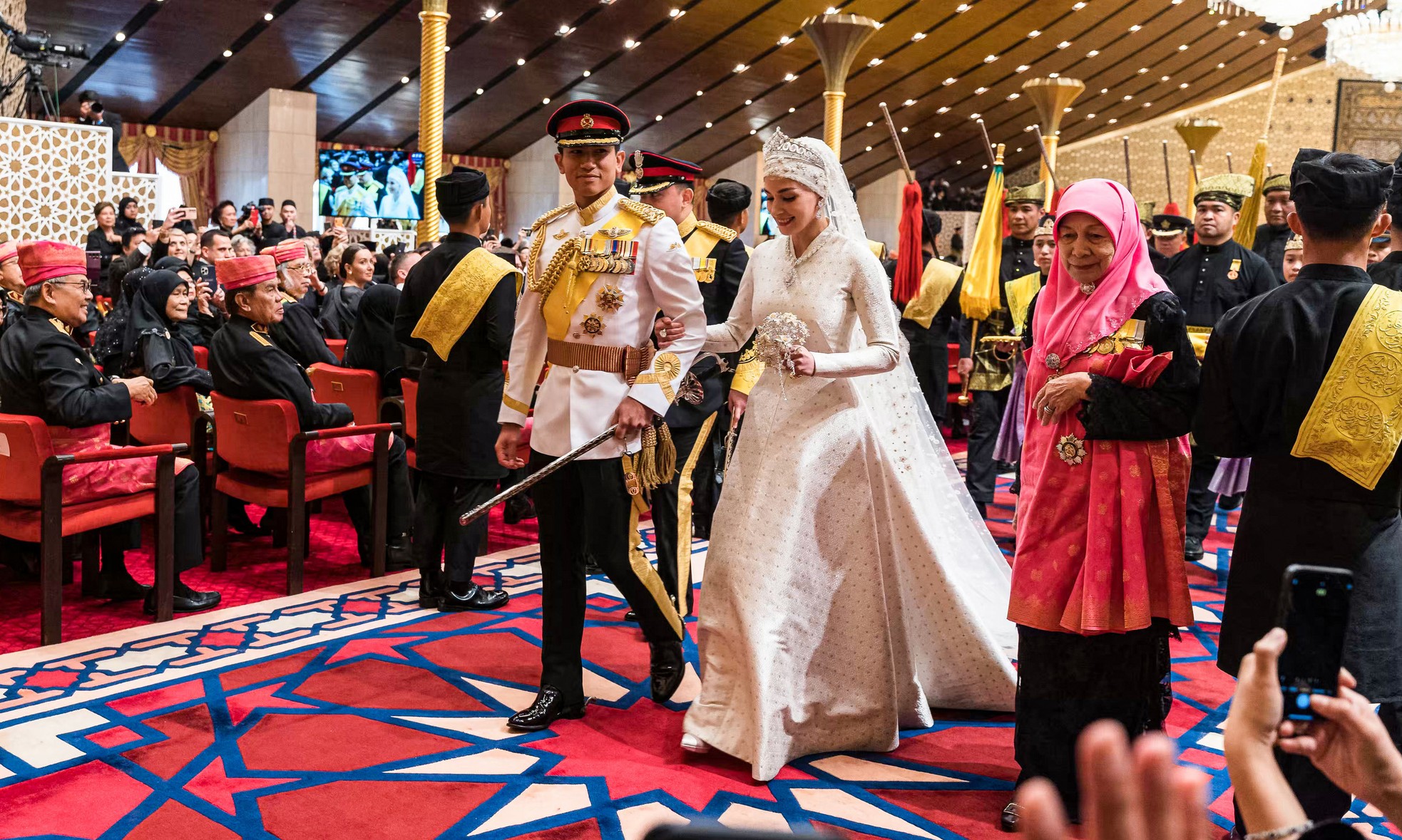 Có gì trong đám cưới kéo dài 10 ngày của Hoàng tử Brunei