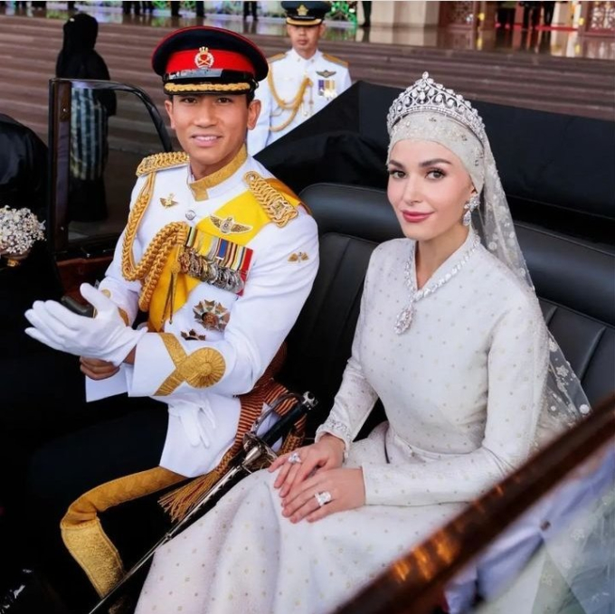 Hoàng tử Brunei đăng ảnh đặc biệt cùng vợ, dân tình lập tức trầm trồ: 'Hơn cả truyện cổ tích'
