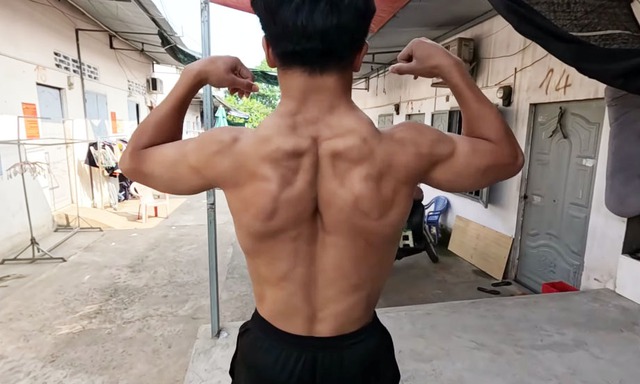 Cậu bé ở Đồng Nai cơ bắp cuồn cuộn như lực sĩ, lên báo nước ngoài 3 năm trước giờ ra sao? - Ảnh 7.