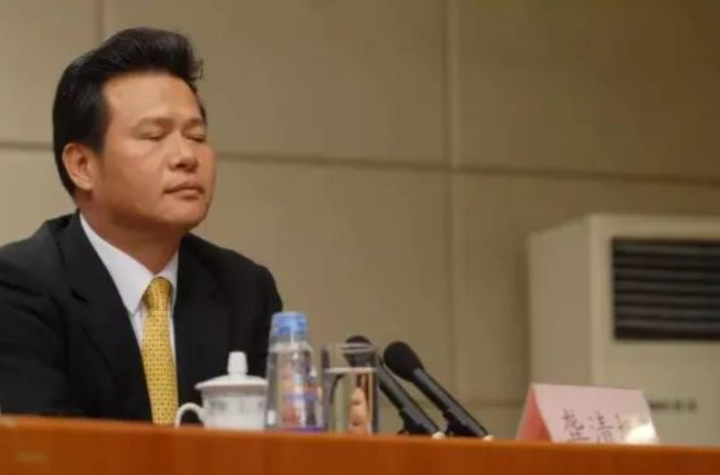 Mâu thuẫn vì con dâu ngoại tình, quan Trung Quốc bị nhà vợ tố tội tham nhũng