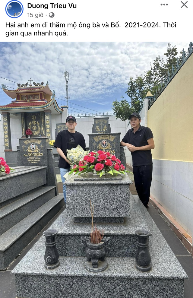 NS Hoài Linh xuất hiện bên em trai ruột, cùng nhau đi thăm mộ gia đình - Ảnh 2.