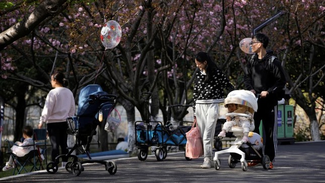 Dân số giảm năm thứ hai liên tiếp, Trung Quốc lo lắng hơn
