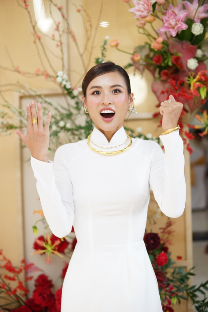 Ảnh full HD lễ vu quy Cao Thiên Trang: Cô dâu hào hứng khoe sính lễ, chi tiết hé lộ mối quan hệ với mẹ chồng gây chú ý - Ảnh 6.
