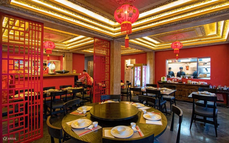 Người Trung Quốc đổ xô đặt bàn cho “bữa tối đoàn tụ” trong dịp Tết Nguyên Đán