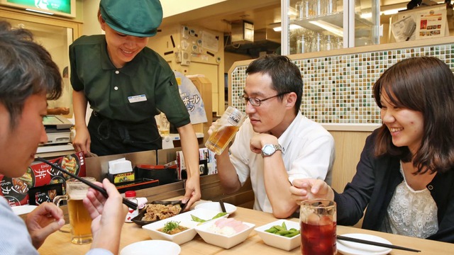 Dân công sở Nhật Bản dè sẻn giữa bối cảnh không còn lựa chọn khác: Bữa trưa một xu được quý hơn bao giờ hết - Ảnh 1.