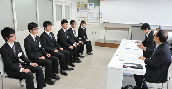 Từ chối thăng chức và những vị trí hào nhoáng, thế hệ trẻ Nhật Bản đưa ra lý do hết sức thực tế: Sợ kiệt sức trước khi giàu có! - Ảnh 1.