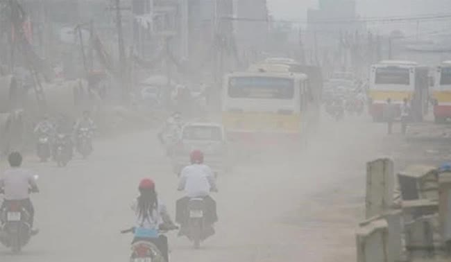 Bụi mịn và mưa ẩm kết hợp đe dọa sức khỏe: Việc cần làm ngay để thanh lọc phổi, tránh bệnh hô hấp trong ngày ô nhiễm không khí - Ảnh 2.