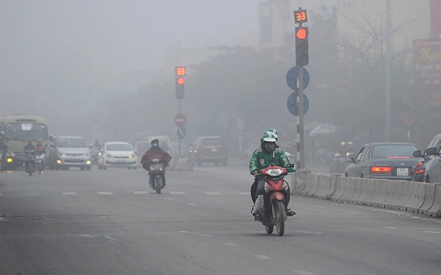 Bụi mịn và mưa ẩm kết hợp đe dọa sức khỏe: Việc cần làm ngay để thanh lọc phổi, tránh bệnh hô hấp trong ngày ô nhiễm không khí - Ảnh 1.