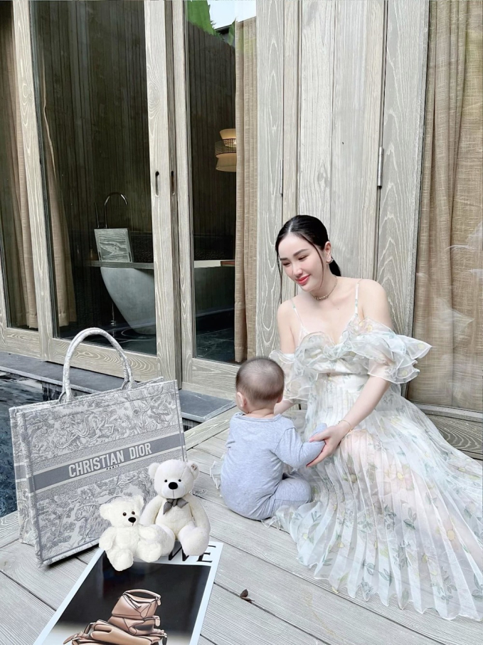 Đọ cơ ngơi nh&agrave; chồng d&agrave;n phu nh&acirc;n Vbiz: Người ở trong cung điện d&aacute;t v&agrave;ng, 1 biệt thự khủng l&ecirc;n s&oacute;ng truyền h&igrave;nh H&agrave;n Quốc - Ảnh 9.