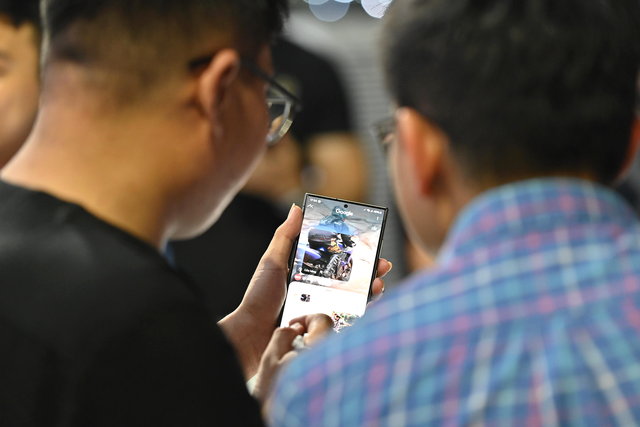 Giới trẻ hào hứng trải nghiệm Galaxy S24 Series tại Việt Nam, nhiều người sẵn sàng “móc ví mua máy mới - Ảnh 5.