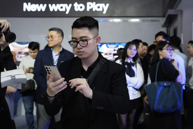 Giới trẻ hào hứng trải nghiệm Galaxy S24 Series tại Việt Nam, nhiều người sẵn sàng “móc ví mua máy mới - Ảnh 9.