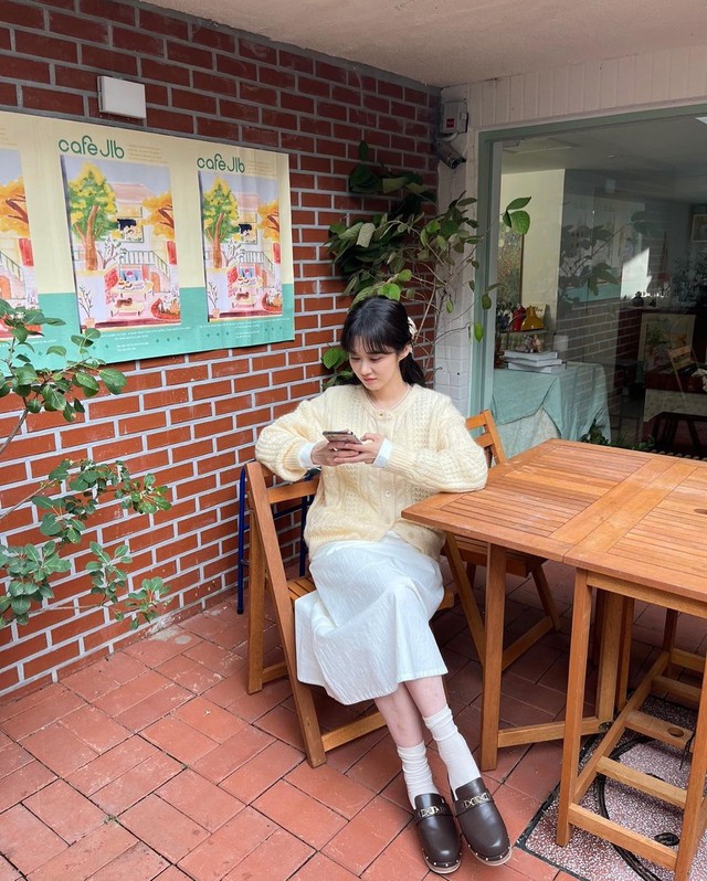 Mỹ nhân không tuổi Jang Nara là sách mẫu mặc đẹp và trẻ trung cho chị em ở ngưỡng 35+ học tập - Ảnh 1.
