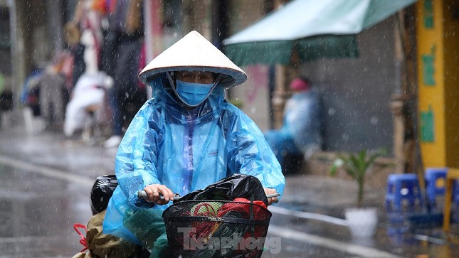 Từ đ&ecirc;m nay, miền Bắc chuyển mưa r&eacute;t d&agrave;i ng&agrave;y - Ảnh 1.