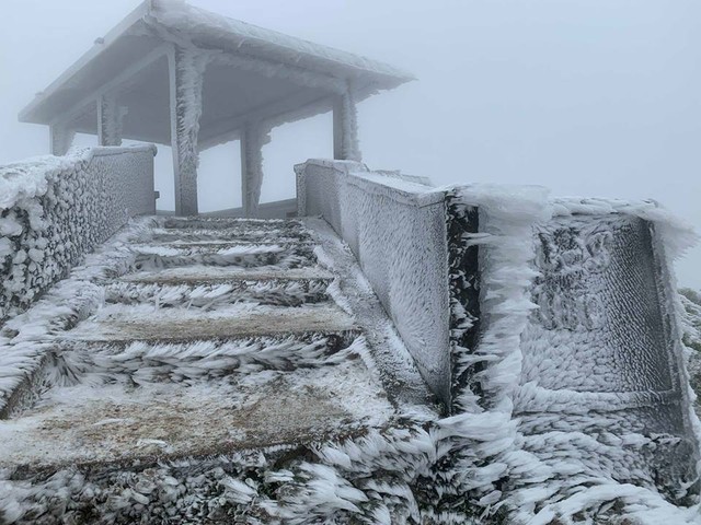 View - Top 7 địa điểm cao nhất Việt Nam dễ có băng tuyết mỗi khi rét đậm, rét hại về: Mẫu Sơn xếp thứ 6