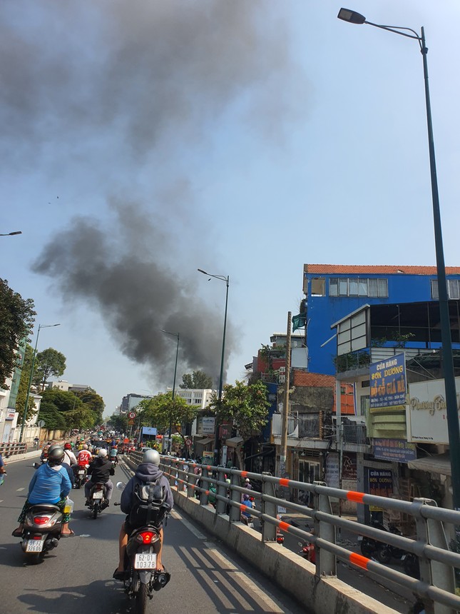 Đang cháy lớn tại quận Gò Vấp - TPHCM - Ảnh 7.