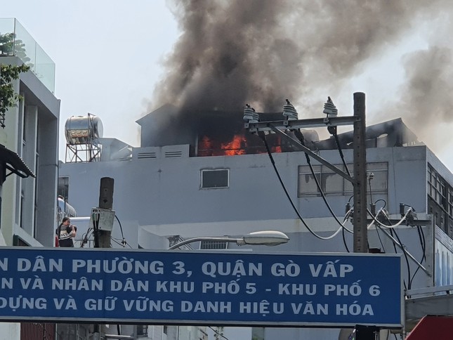 Đang cháy lớn tại quận Gò Vấp - TPHCM - Ảnh 2.
