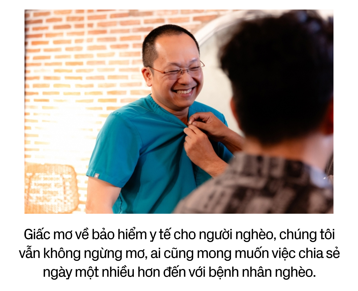 Nhóm y bác sĩ Sài Gòn 7 năm mang tiếng hát đổi thành bữa ăn, tấm thẻ BHYT cho bệnh nhân nghèo - Ảnh 16.
