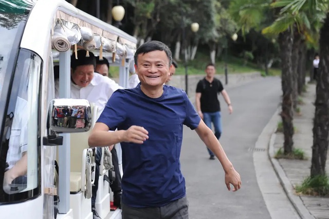 Bất ngờ với hình ảnh hiện tại của Jack Ma: Tỷ phú lẫy lừng một thời vì sao nay chỉ còn là 'anh nông dân'?