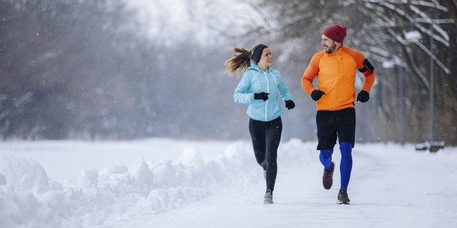 Những điều cần đặc biệt lưu ý khi tập thể dục trong mùa lạnh để tránh cảm lạnh, đột tử - Ảnh 1.