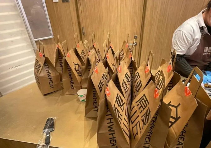 'Blind box' đồ ăn thừa gây bão xứ Trung: Vài chục ngàn cũng no mấy bữa, cảm giác thích thú như 'mua vé số'