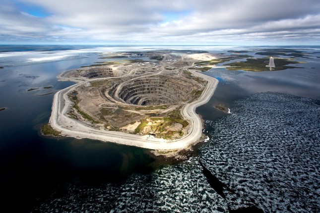 Canada: M&aacute;y bay rơi khi đang đến mỏ kim cương, nhiều người thiệt mạng - Ảnh 1.