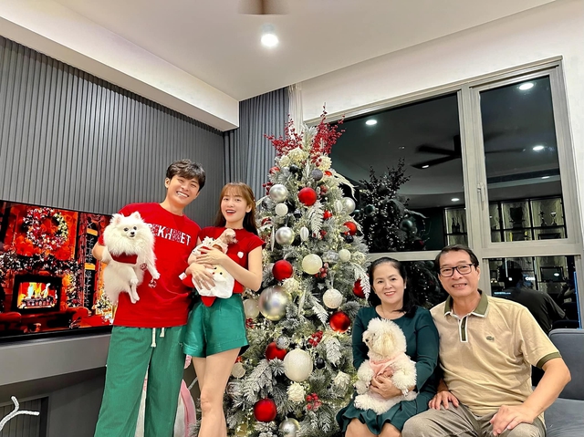 Puka - Gin Tuấn Kiệt sau 3 đám cưới hoành tráng: Dính như sam khi lộ diện, ở căn nhà tân hôn sang xịn - Ảnh 7.