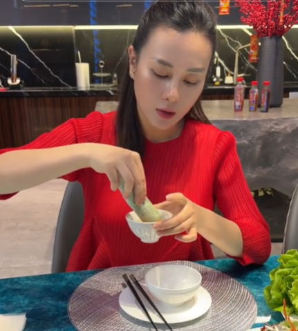 B&igrave;nh cắm hoa nh&agrave; H&agrave; Tăng, Phương Oanh, Hồ Ngọc H&agrave;... vừa nghệ vừa sang: Ngắm xong muốn sắm mẫu na n&aacute; liền! - Ảnh 9.
